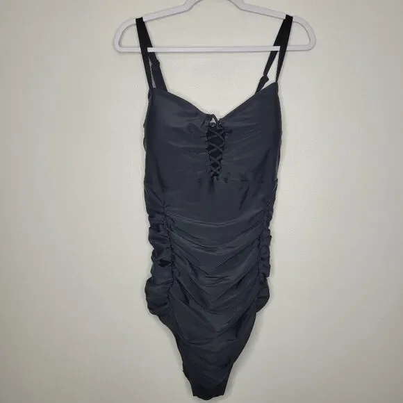 TORRID black lattice front one piece swimsuit Ruched Front Plus Size 4x